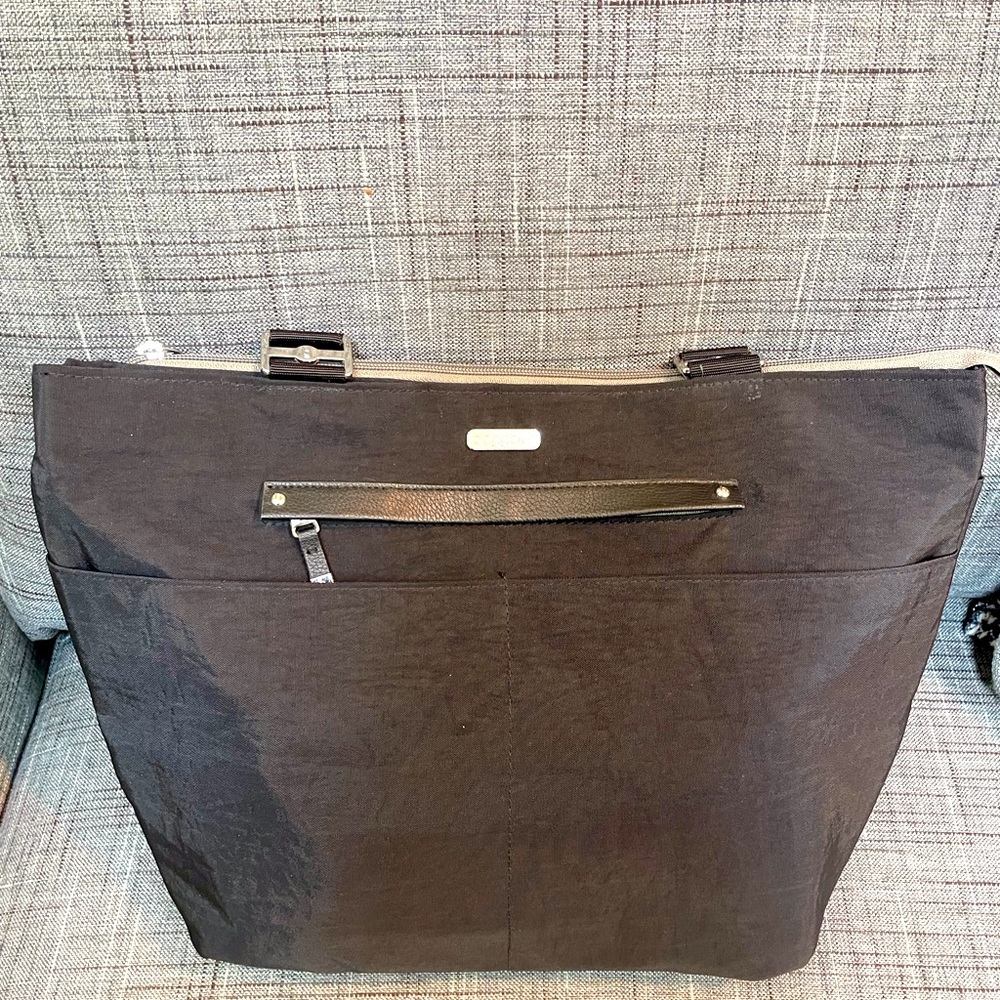 Baggallini All Around Shoulder tote in black